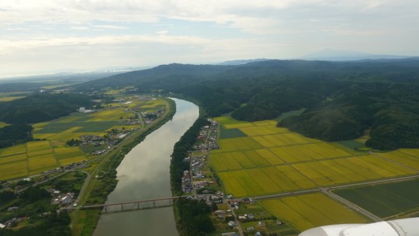 JAL161便：雄物川上空