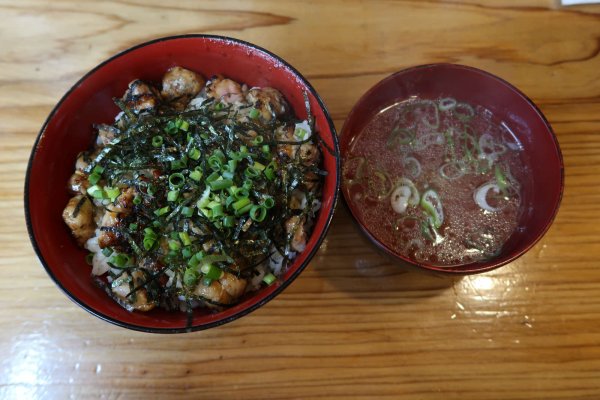 昼食：やきとり丼