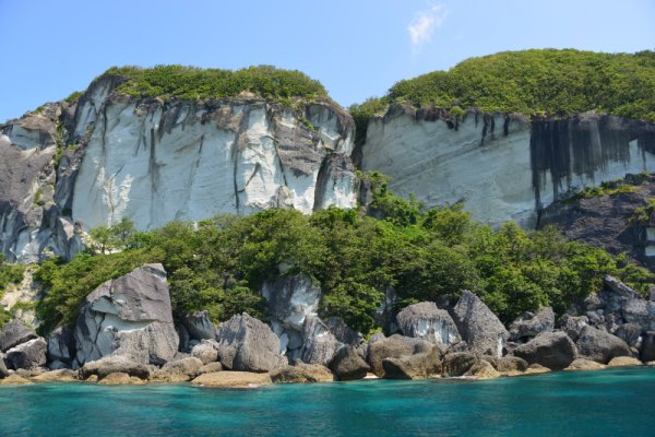 仏ヶ浦：大きな白い岩