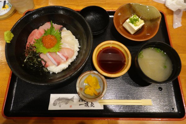 １日目のお昼：海鮮丼