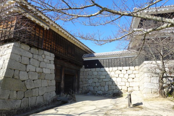 松山城：太鼓門