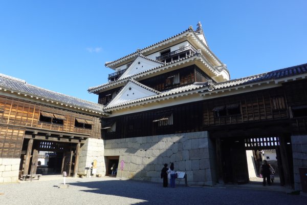 松山城：天守への入り口