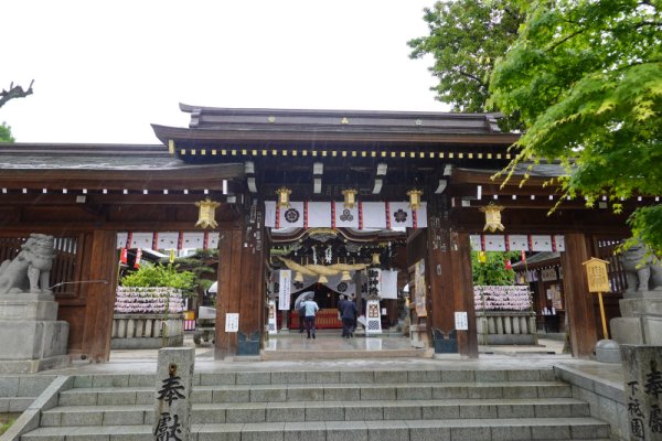 櫛田神社：神域の境界の門