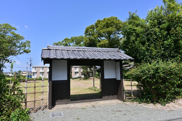 小野家屋敷跡の門