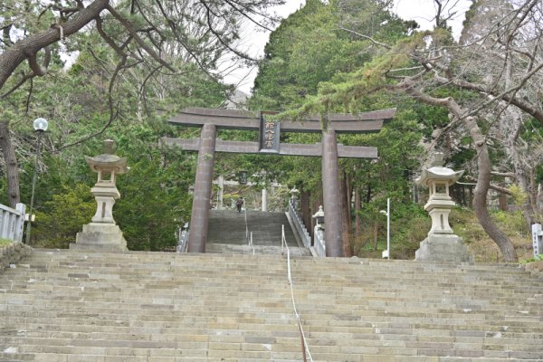 函館八幡宮：東の鳥居