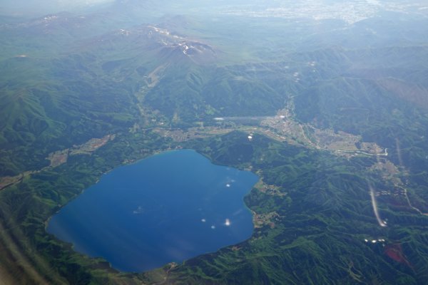 JAL585便の機内から：田沢湖