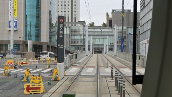 広島駅のスロープへ