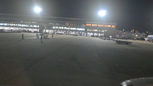 JAL266便：お見送りで出発