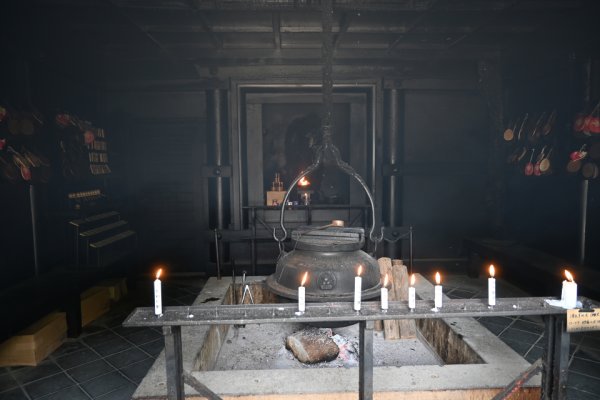 大聖院：霊火堂の中