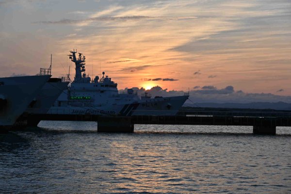 海上保安庁埠頭で夕陽撮影(1)