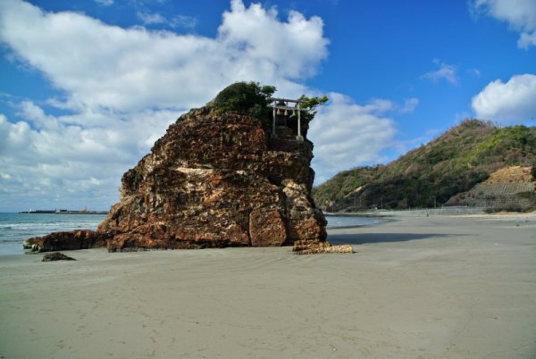 稲佐の浜：弁天島