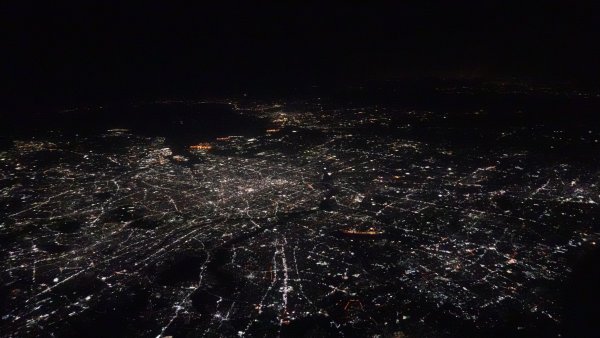 JAL192便の機内から：名古屋の夜景