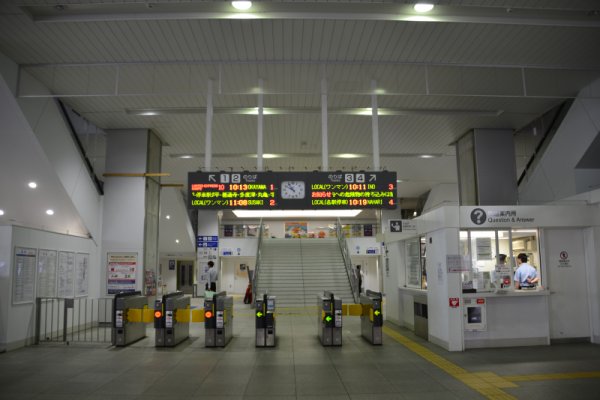 高知駅：改札口