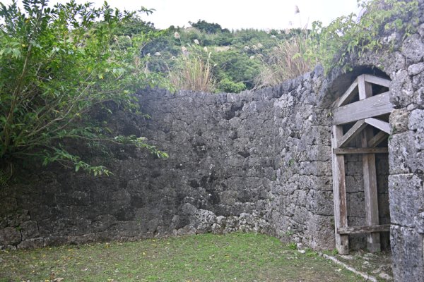 知念城跡：城壁の内側