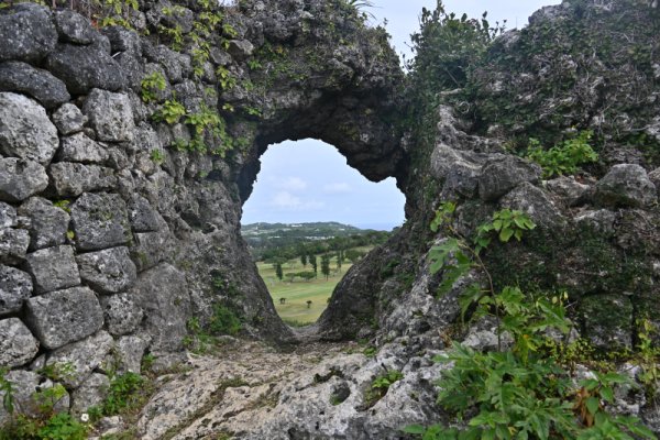 玉城城跡：太陽の門(内側）