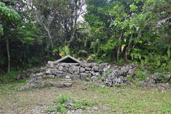 玉城城跡：拝所？