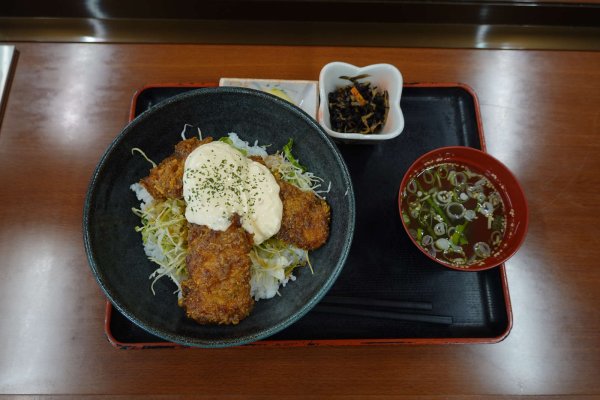 お昼ご飯：チキン南蛮丼