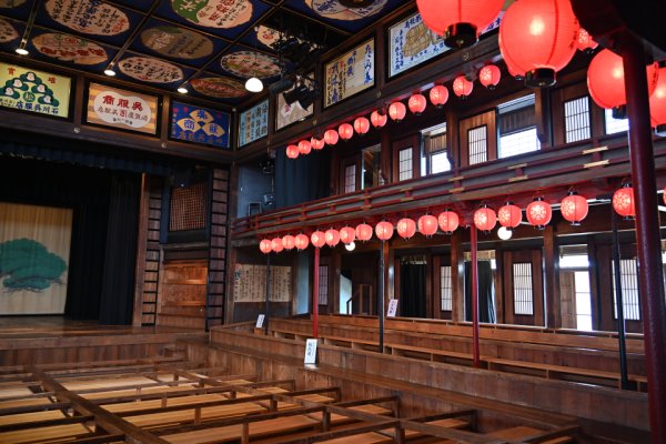 八千代座(5)：上手の桟敷席