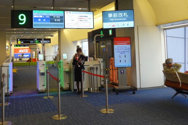 羽田空港：搭乗口
