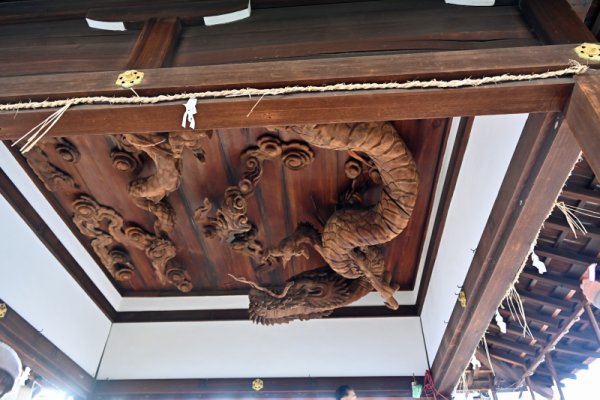 瀧尾神社：木彫りの龍