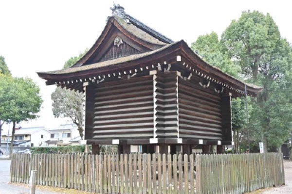 上賀茂神社：外幣殿近くの校倉