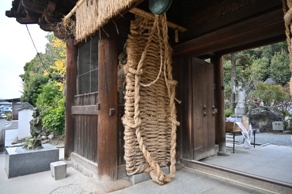 石手寺(6)：仁王門のわらじ