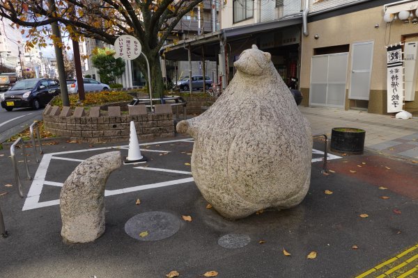 松山銀天街 狸モニュメント