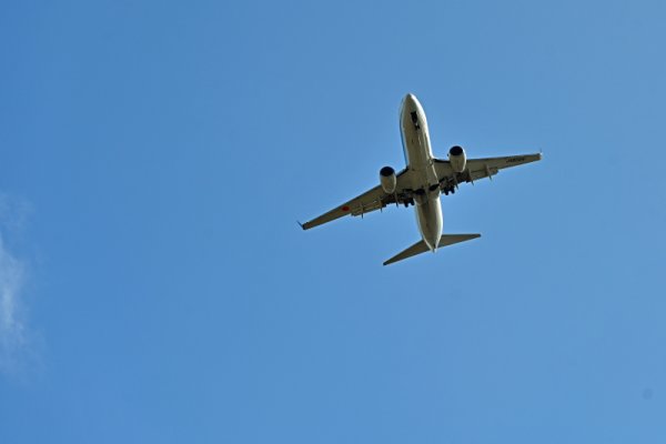 宮古空港への着陸機