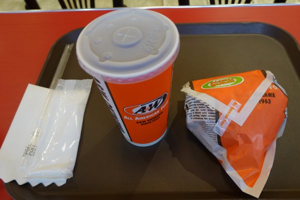 ２日目の夕食：A&W(1)