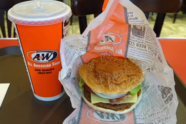 ２日目の夕食：A&W(2)