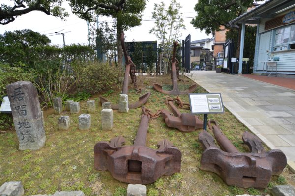 グラバー園：居留地石碑と錨