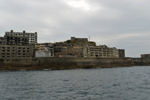 軍艦島ツアー：北西側から