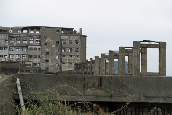 軍艦島ツアー：ベルトコンベア支柱