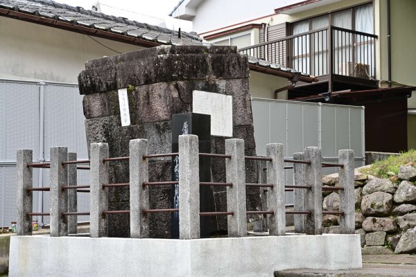 旧長崎医科大学門柱(3)