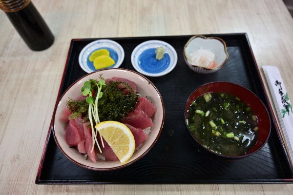 市場本通り(5)：昼食