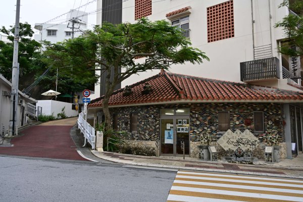 壺屋やちむん通り(1)