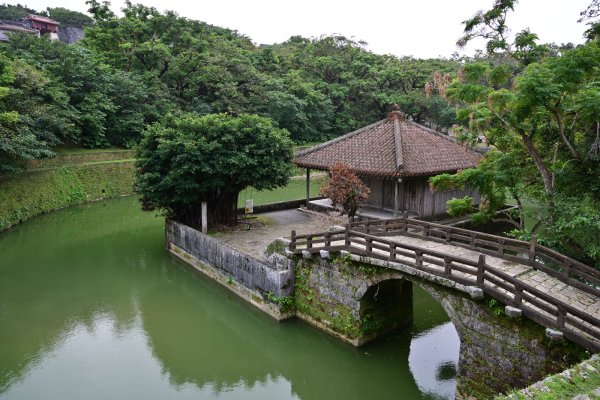 円鑑池の天女橋
