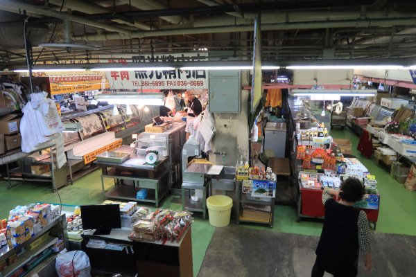 市場本通り(3)