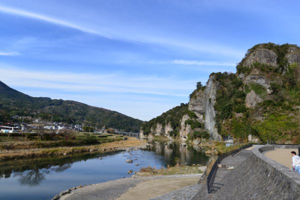 青の洞門：競秀峰