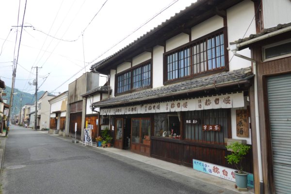 高梁市の町：酒屋さん