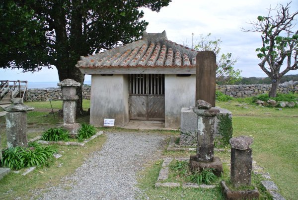 今帰仁城跡(6)：火之神の祠