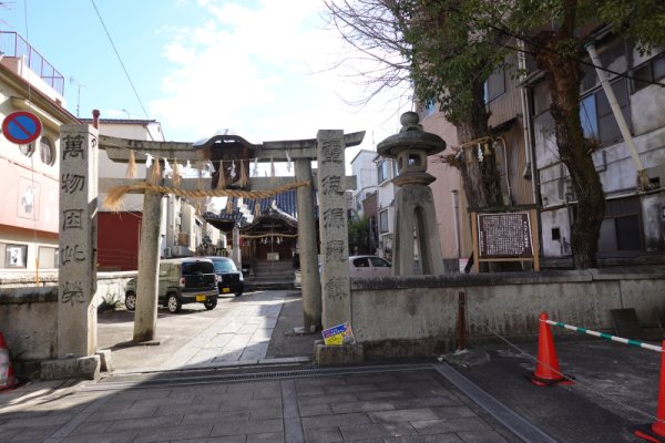 八坂神社：鳥居とかんざし燈籠