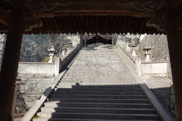 御袖天満宮：隋神門から