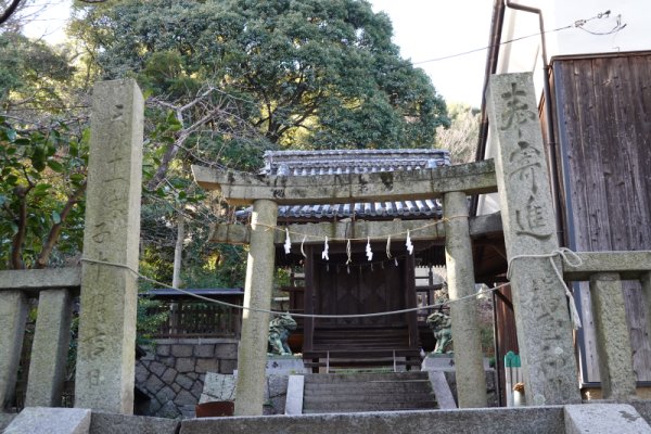 艮(うしとら)神社：境内社