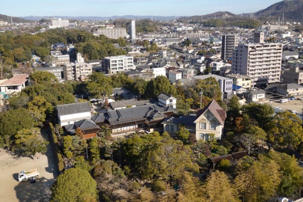 福山城：天守からの福寿会館