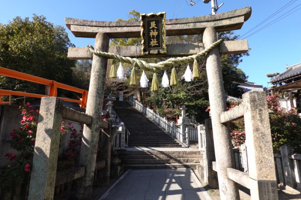 艮(うしとら)神社：鳥居