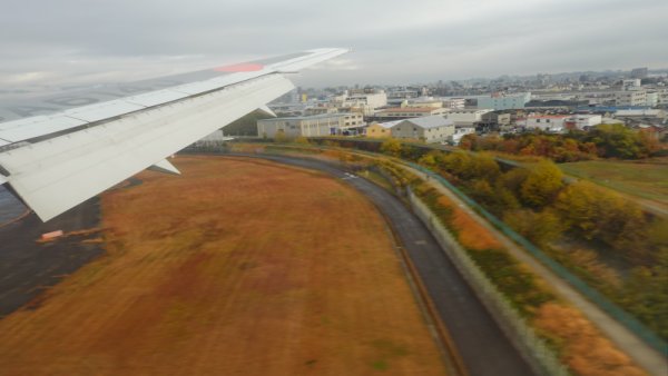 JAL103便の機内(5)：千里川土手