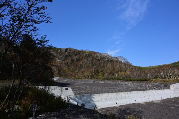 アフトロマナイ川の林道(3)