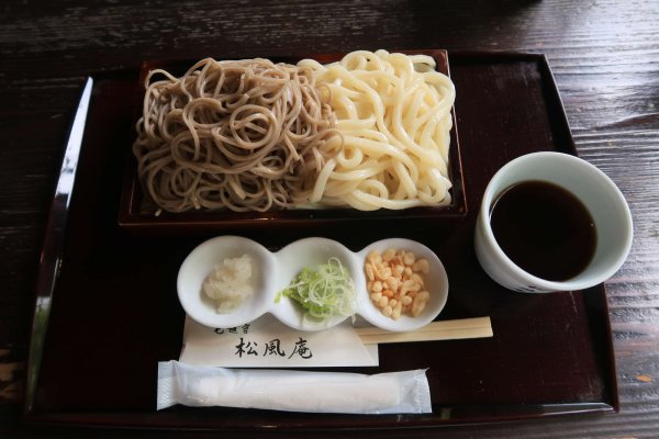 毛越寺で昼食