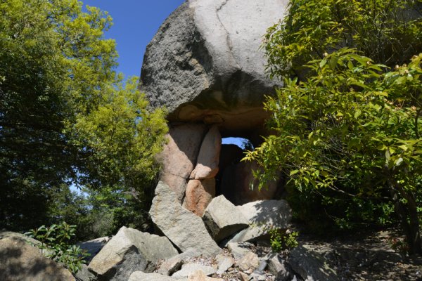 弥山登山：くぐり岩？